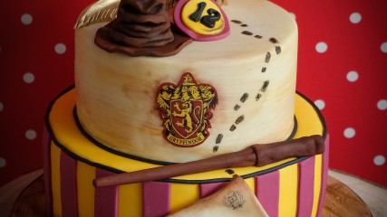 Bij-okidoki-kindertaarten-bussum-naarden-hilversum-kortenhoef-s-gravenland-huizen-bruidstaarten-verjaardagstaarten-dripcakes-hptaart